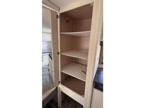 Dethleffs Camper 440 T Dinette Festbett Toilette Foto: 10