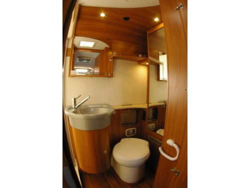 Dethleffs Globedrome 7010 T Automaat, Single beds. photo: 12