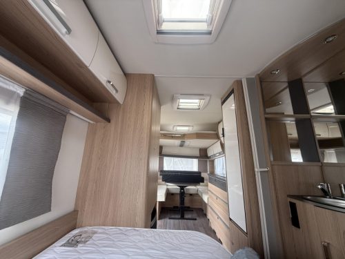 B&uuml;rstner Averso Plus 500 TS AWNING/POP-TOP ROOF/6-PERSON photo: 13