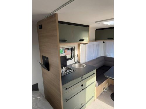 Caravelair Sport Line 455 French bed - Spacious dinette photo: 14