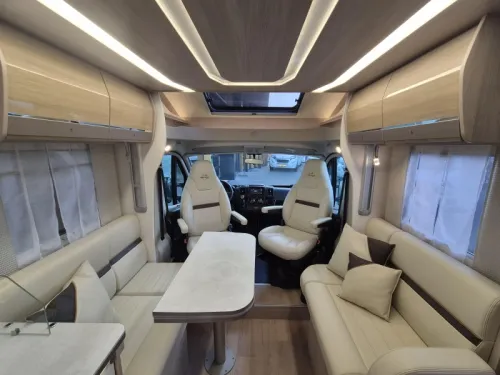 Rapido 696 F Premium Edition E&P Levelsysteem Foto: 2