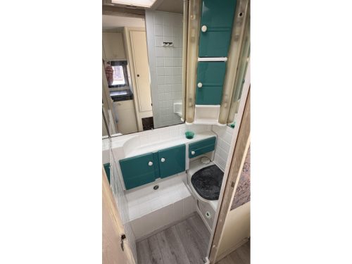 Dethleffs Camper 440 T Dinette Festbett Toilette Foto: 5