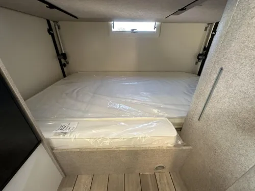McLouis Glamys 320 NEW 8-Berth Overcab 140HP photo: 20