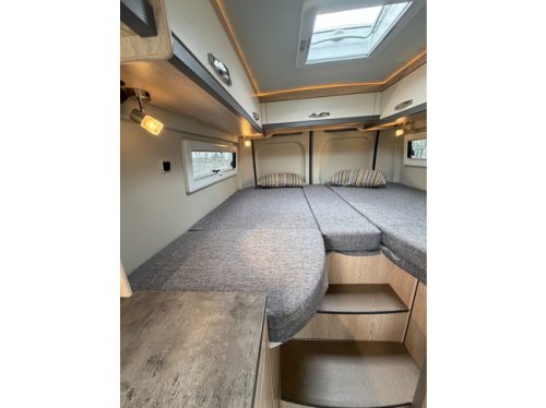 P&ouml;ssl Summit 640 180 PS AUTOMAAT / WECHSELRICHTER 1500W / Massenschalter / CARPLAY / TV Foto: 13