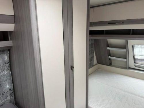 Hobby On Tour 390 SF Thule awning photo: 8