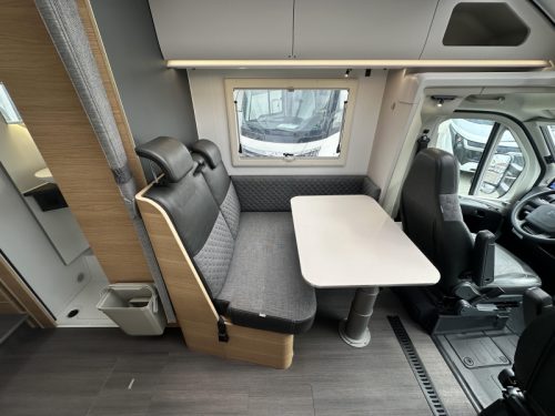 Adria Coral 600 SL 140PS L&auml;ngsbetten Garage Foto: 5