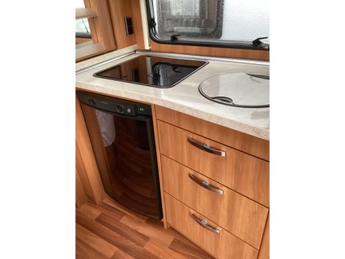 Eriba Nova Luxus Line 465 Mover/ toldo de casete foto: 11
