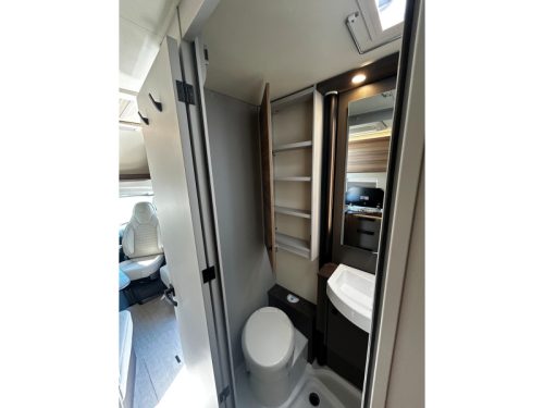 B&uuml;rstner B66 690 TD Leather upholstery Truma6E photo: 13