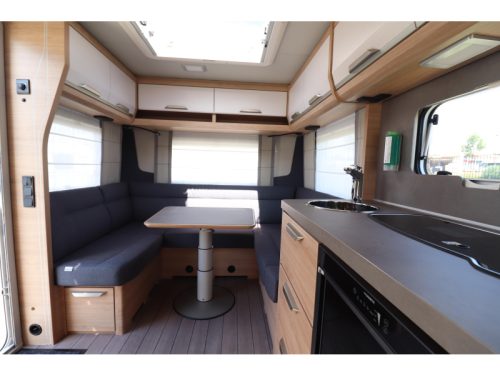 Knaus Sudwind 60 Years 450 FU Awning/ Campovolo Gas  photo: 12