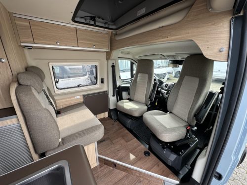 Hymer Yellowstone 640 AUFSTELLDACH + L&Auml;NGSBETTEN Foto: 2