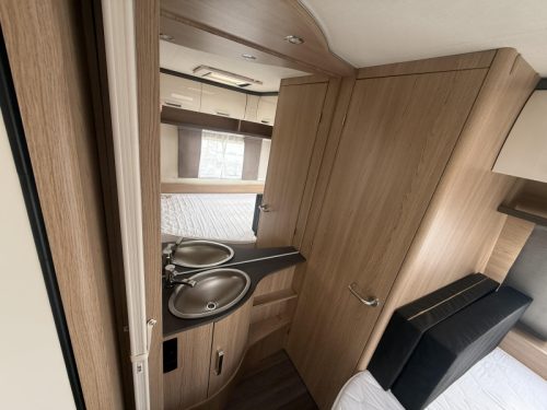 B&uuml;rstner Averso Plus 500 TS AWNING/POP-TOP ROOF/6-PERSON photo: 9