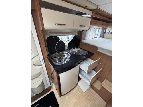 LMC Liberty Explorer 635G Transverse bed Pop-top roof Solar panel Awning photo: 17