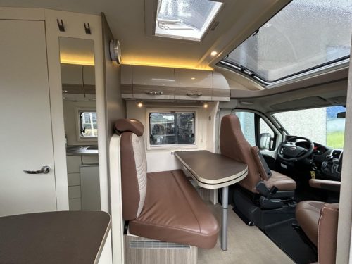 B&uuml;rstner Travel Van T 620 G  photo: 8