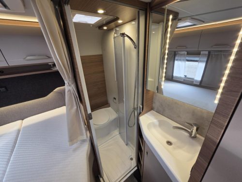 Knaus Van TI 550 MF Kompaktes 6-Meter-Franz&ouml;sisches Bett Foto: 9