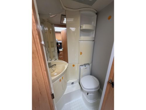 Knaus Blue Line 450 TK CAMA LITERA CAMA FIJA ASIENTO EN U foto: 12