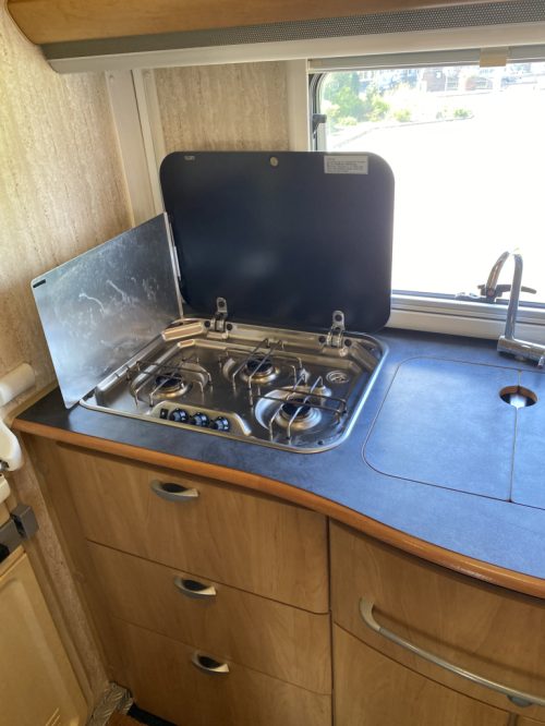Hymer B 584 2.8 JTD 128 Pk Integral, Drop-down bed front, Long bench, 3 Swivel seats, End kitchen etc. Year 2002. B 584 Marum photo: 22