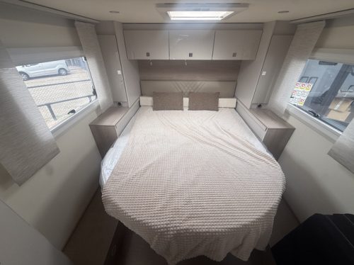 B&uuml;rstner Lineo T 700 Active Euro 6 130 hp only 2,287 km Queen bed air conditioning large garage flyscreen door camera Apple CarPlay Remis pleated blinds photo: 19