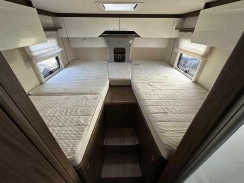 Hymer BML-I 780 OVERHEAD CUPBOARDS INSTEAD OF LIFT BED! photo: 17