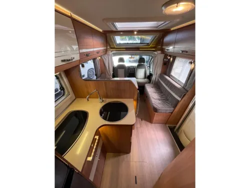Eura Mobil Terrestra 710 HB Fixed Bed XXL Garage photo: 11