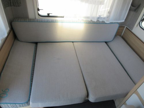 Dethleffs Aero 470 FR WITH MOVER AND FIXED AWNING photo: 7