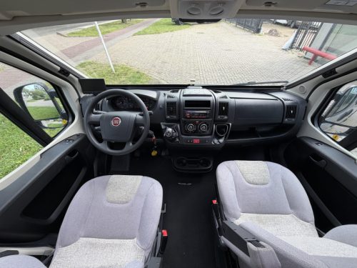 Rapido V 68 Single beds version photo: 7
