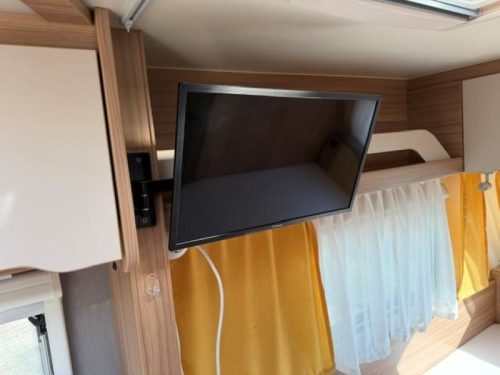 Weinsberg CaraTwo 450 FU mover awning French bed photo: 15