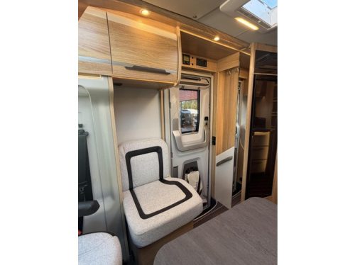 Knaus 700 MEG Sky Ti 8T-Automaat Single Beds 2X Air Conditioning Towing Hitch photo: 17