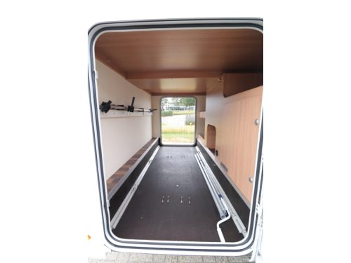 Knaus Sky Wave 700 MEG 4-Berths/Single beds photo: 6
