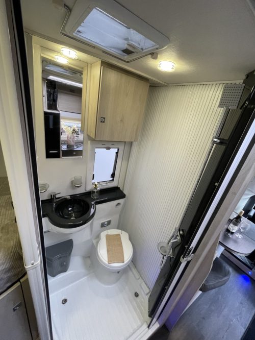 Chausson 627 SINGLE BEDS + POP-TOP ROOF DIESEL HEATER SOLAR PANEL photo: 10