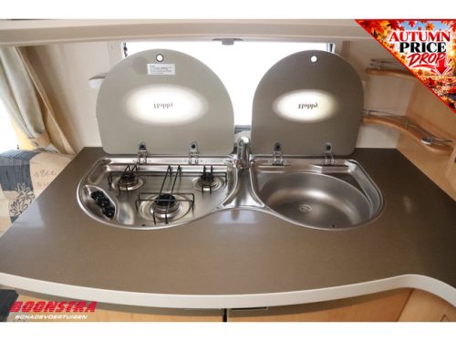 Hobby De Luxe 460 UFE Mover Awning Bike rack Single beds Central kitchen photo: 16