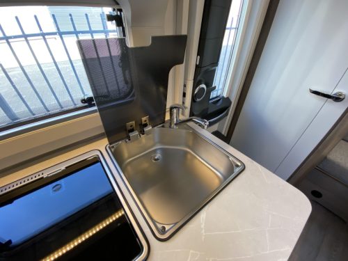 Hobby On Tour 390 SF Treinzit, dwars bed Foto: 18