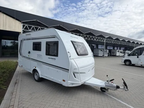 Weinsberg CaraOne Edition HOT 390 QD Sitzgruppe vorne / Querbett  Foto: 5