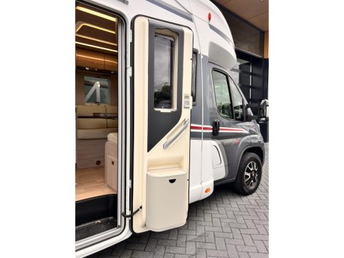 Rapido 696 F Premium Edition Face to face  Foto: 20