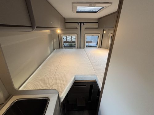 Carado CVE 640 8T Automatic-Longitudinal beds photo: 2