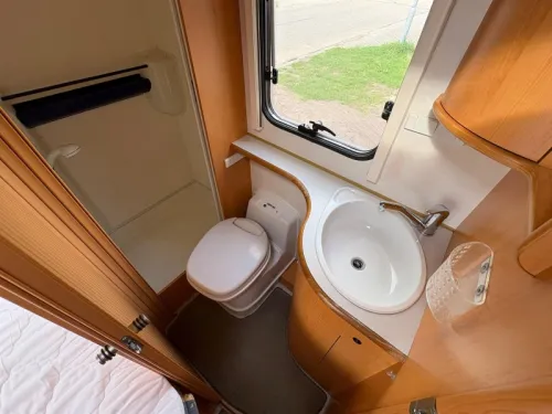 Hymer Tramp 655 Airco,Topindeling,Festbett  Foto: 19