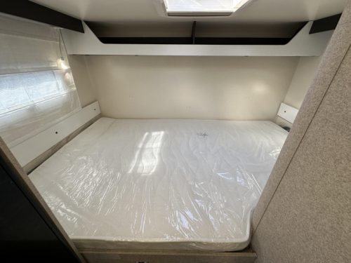 McLouis Glamys 320 NEW 8-Berth Overcab 140HP photo: 19