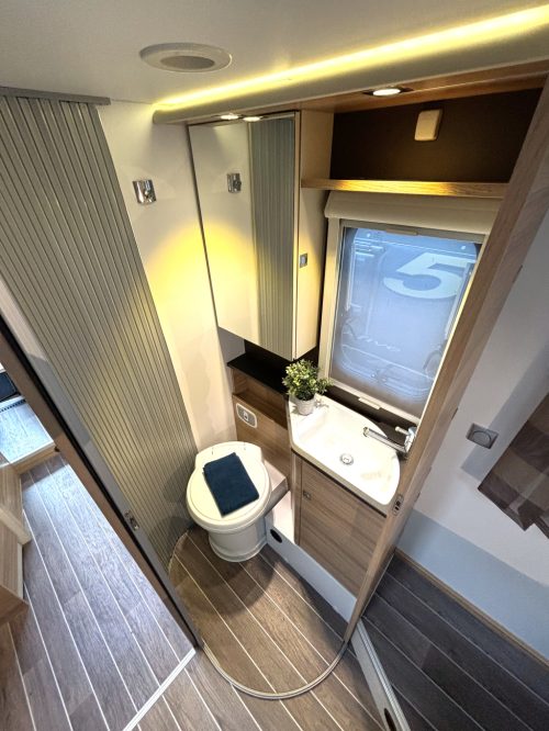 Adria Coral Platinum S 690 SC CAMA CENTRAL ALKO SUSPENSI&Oacute;N NEUM&Aacute;TICA foto: 8