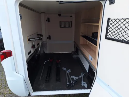 Hymer BMC-T 580 -2 SINGLE BEDS-AUTOMATIC  photo: 13