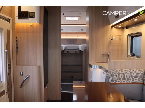 Laika KOSMO 509L 160hp Automatic | Single beds | Separate shower | LPG system | Solar panels | Bearlock | Awning | Roof fan photo: 9