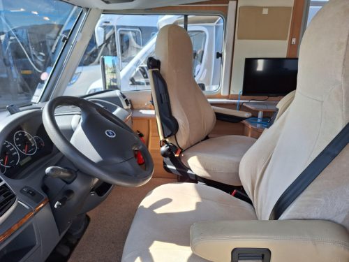 B&uuml;rstner Elegance 690 I 205CM BED-LPG+SOLAR PANEL photo: 3
