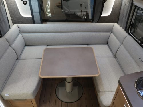 Knaus Sudwind Black Selection 450 FU FRENCH BED / DINETTE photo: 13