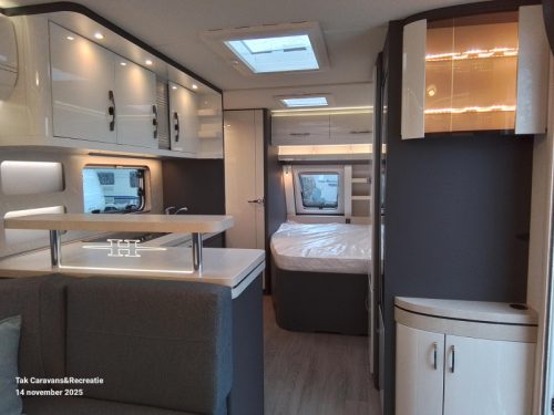 Hobby Excellent 560 CFE Model 2026 Large C Seating photo: 8