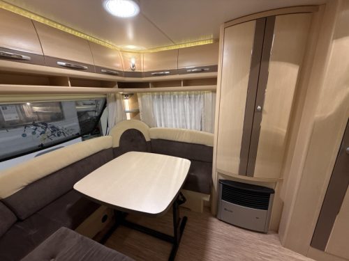 Hobby La Vita Bionda 495 UL 2 BERTHS MOVER AWNING TOP photo: 17
