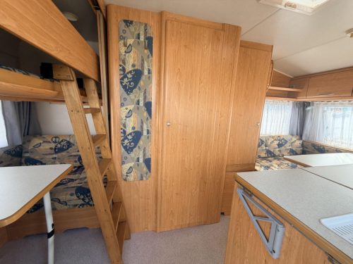 Knaus Blue Line 400 TK Bunk bed, 2x Seating & Awning photo: 3