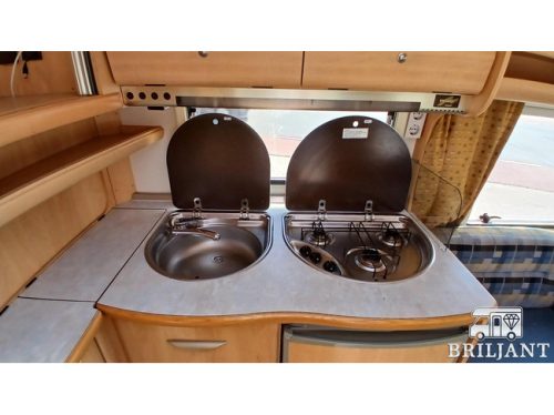 Fendt Saphir 470 caravan.. French bed/round seating photo: 7