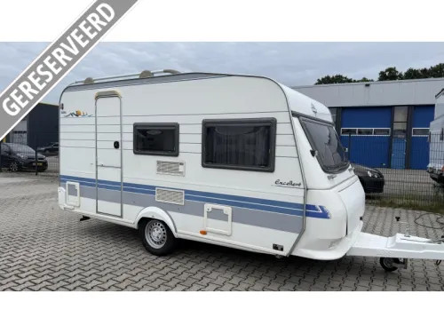 Hobby De Luxe 400 SB Zug-Sitzgruppe Festbett Toilette