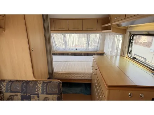 Chateau Calista 390 TDZ dinette fixed bed toilet photo: 2