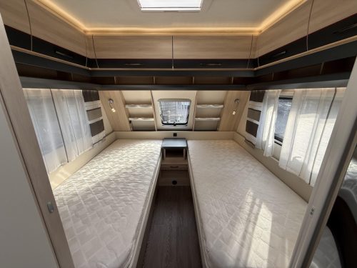 Hobby De Luxe Edition 495 UL 2 BERTHS MOVER AWNING TOP  photo: 7