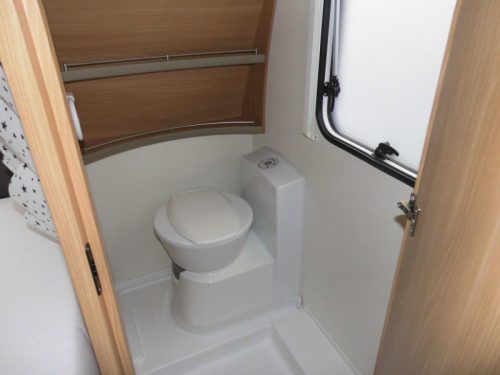 Knaus Sudwind 450 FU Rangierhilfe und Kassettenmarkise!  Foto: 7