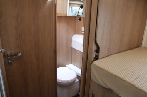 Robust AUTOMATIC 180 hp Malibu I 490 LE by Carthago lift-and single length beds (124 photo: 56